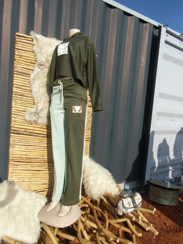 2 color long jersey with a hoodie & front pockets - Image 4