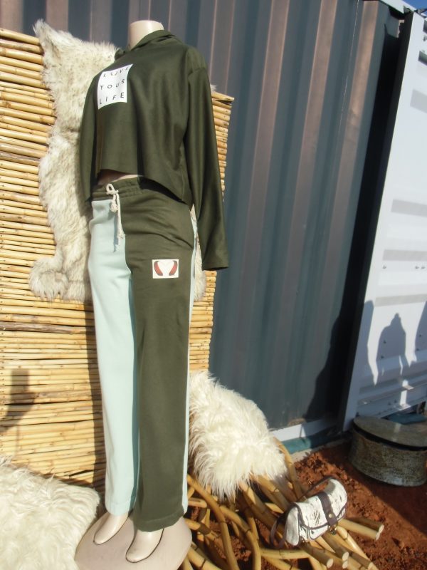2 color long jersey with a hoodie & front pockets - Image 2